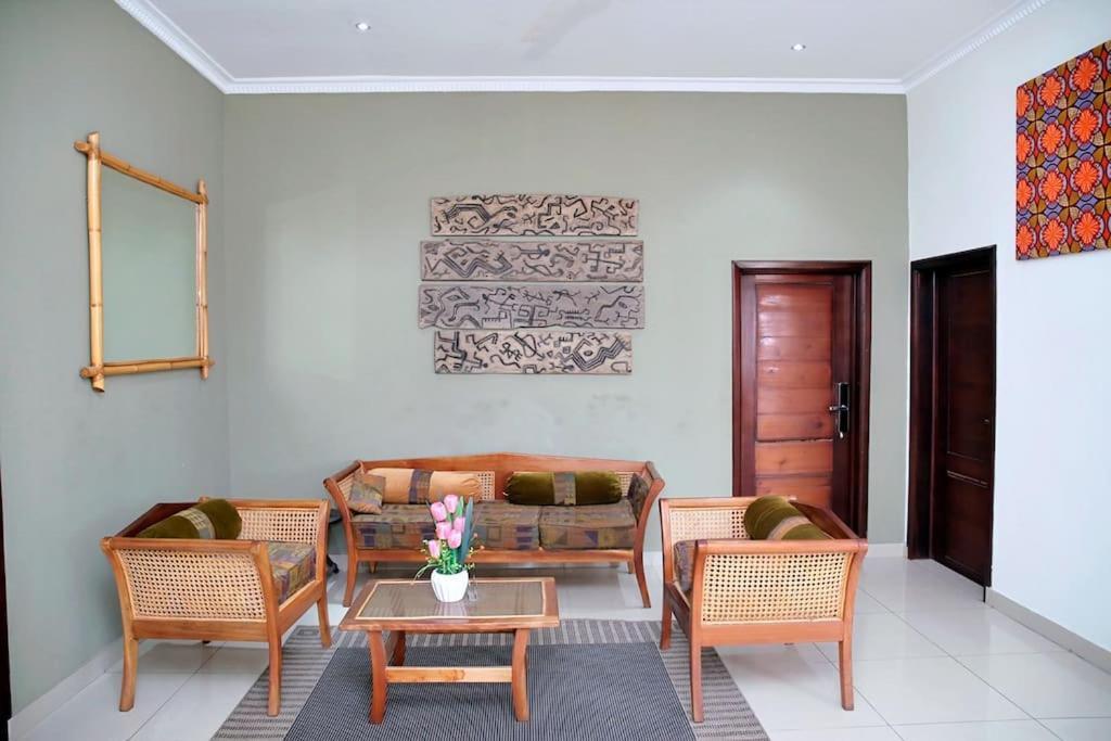 Petite'S Nest - Apartment 3 Accra Exterior photo